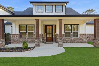 19330 Veterans Rd in Magnolia, TX - Building Photo - Building Photo