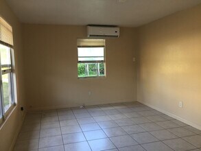 2424 NW 21st St in Fort Lauderdale, FL - Building Photo - Building Photo