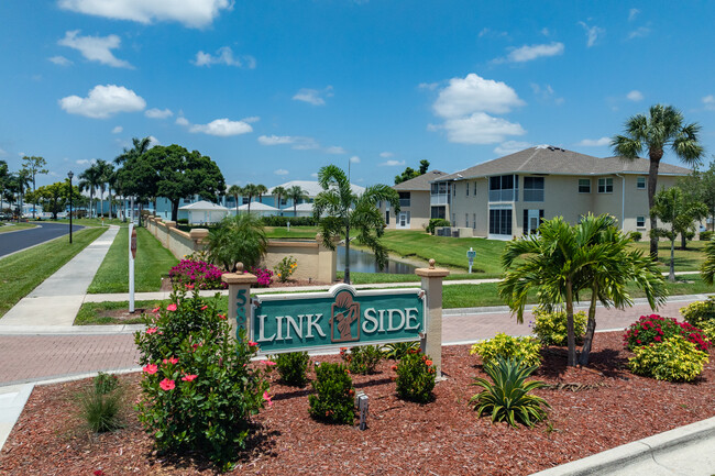 Linkside 1 Condominiums in North Port, FL - Foto de edificio - Building Photo