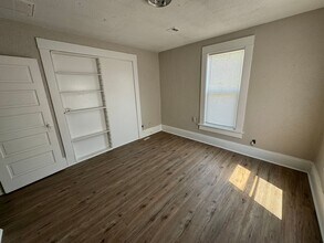 1825 N Park Pl-Unit -1827 N Park Place in Wichita, KS - Building Photo - Building Photo