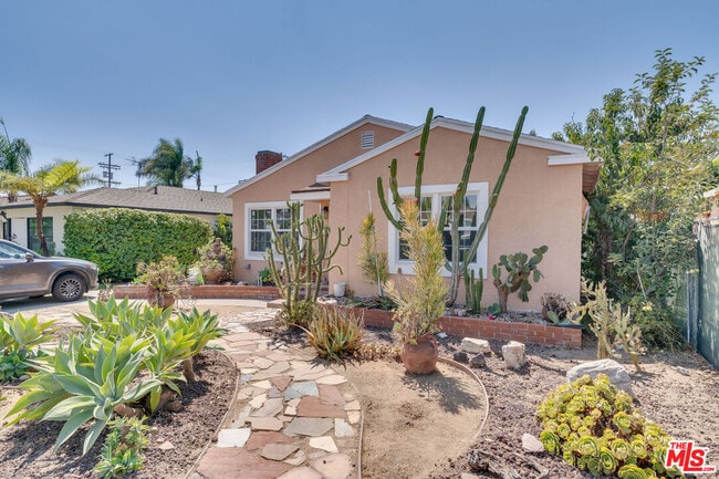 8037 Campion Dr in Los Angeles, CA - Building Photo - Building Photo