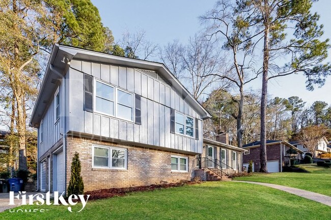 2067 Longmeadow Ln in Birmingham, AL - Foto de edificio - Building Photo