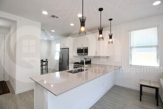 8908 W Bethany Heights Dr in Glendale, AZ - Building Photo - Building Photo
