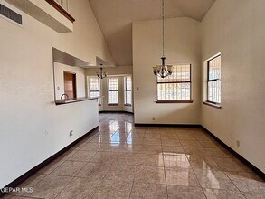 1442 Sierra De Oro Dr in El Paso, TX - Building Photo - Building Photo