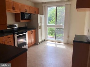 3005 Mission Square Dr in Fairfax, VA - Building Photo - Building Photo