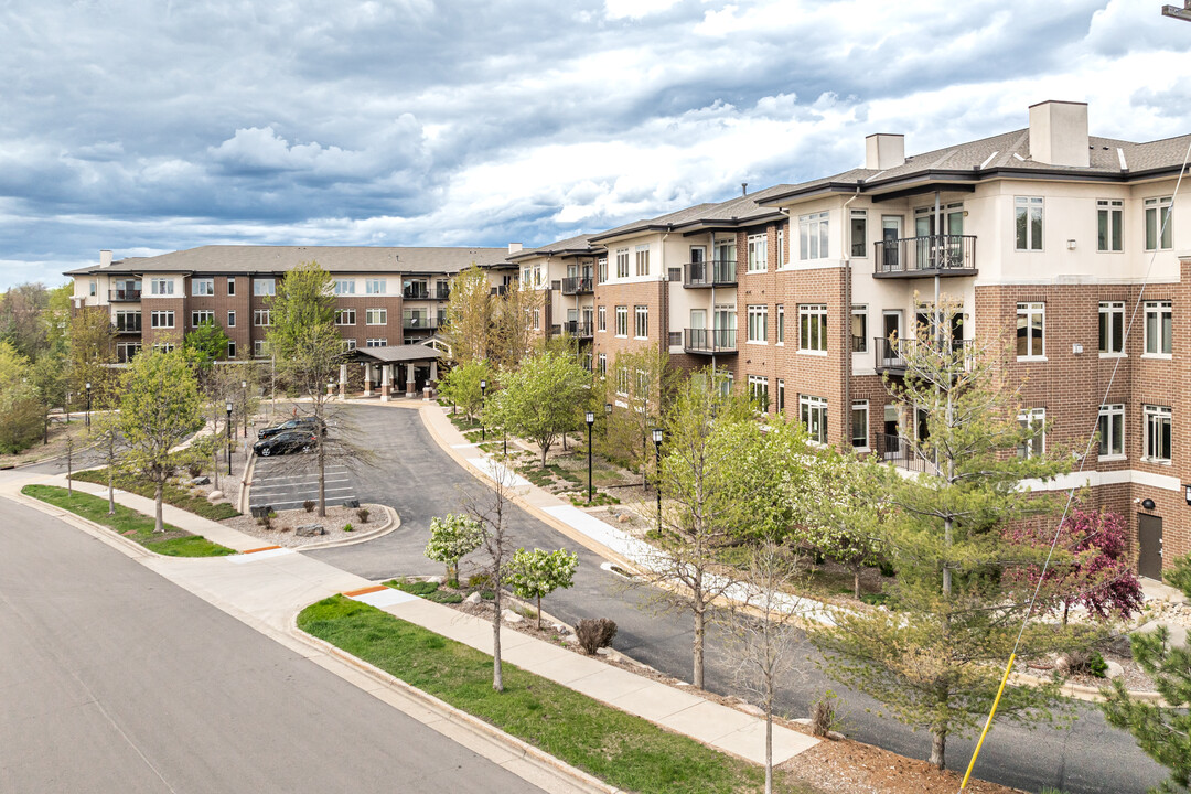 West Oak Condominiums in St. Louis Park, MN - Building Photo