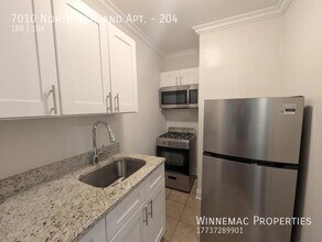 7010 N Ashland Ave in Chicago, IL - Building Photo - Building Photo