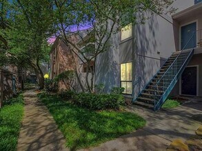 7950 N Stadium Dr in Houston, TX - Building Photo - Building Photo