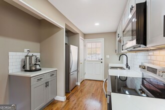 1021 Magnolia Dr in Smyrna, GA - Building Photo - Building Photo