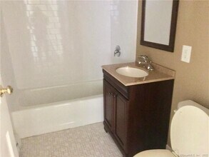 113 Niles Hill Rd in New London, CT - Building Photo - Building Photo