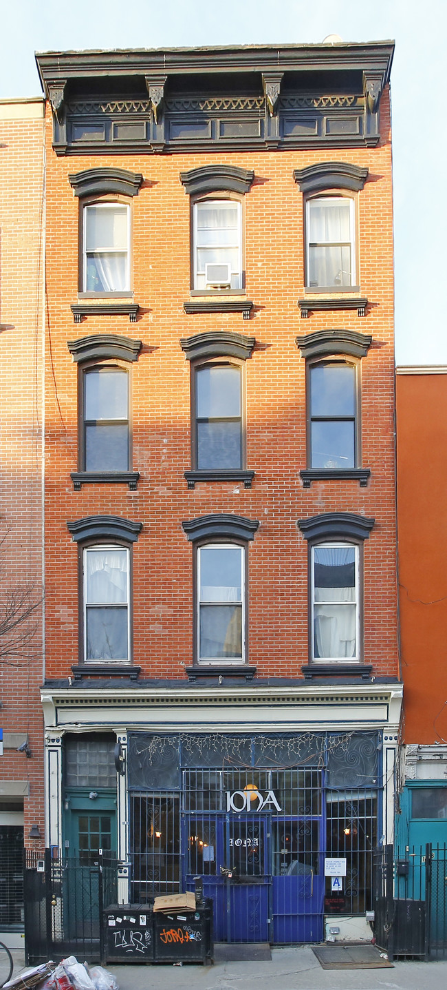 180 Grand St in Brooklyn, NY - Building Photo - Building Photo