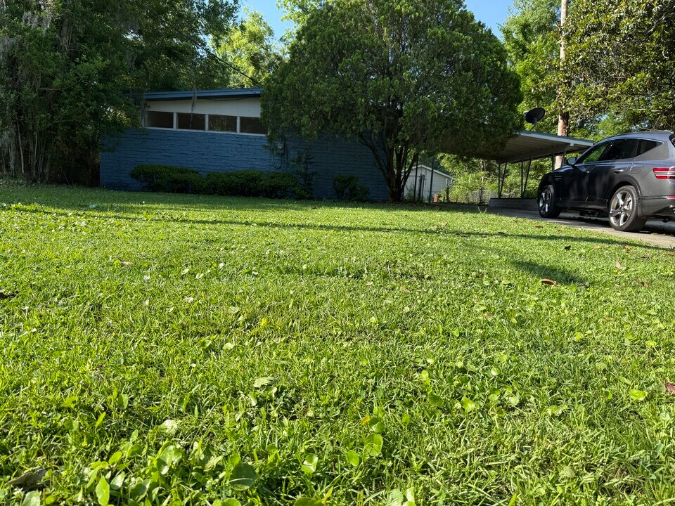 6972 Bernay Ave in Jacksonville, FL - Building Photo