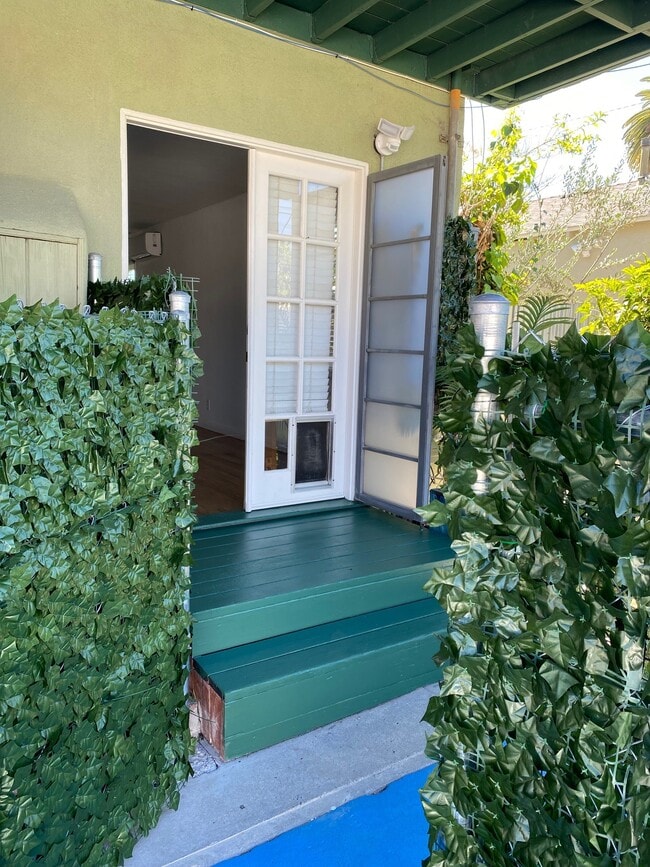 12447 Walsh Ave, Unit 47 in Los Angeles, CA - Foto de edificio - Building Photo