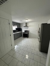 100 7th Ave in Nederland, TX - Foto de edificio - Building Photo