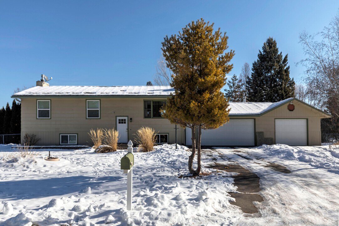 1540 Topaz Dr in Missoula, MT - Building Photo