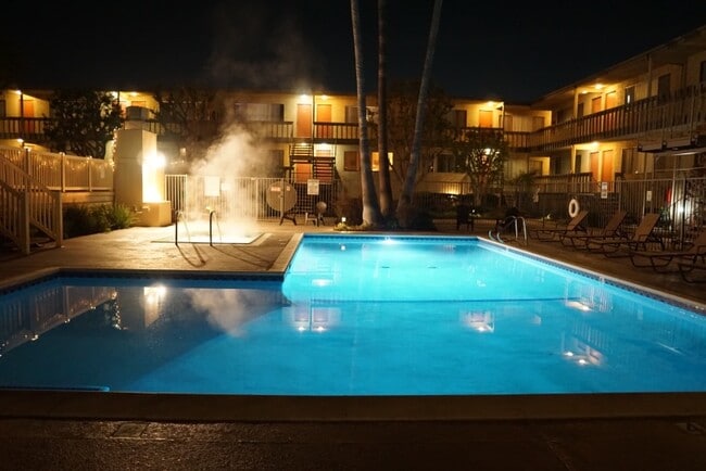 Sun Harbour Apartments in Redondo Beach, CA - Building Photo - Building Photo