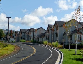 Summerwind Apartments in Kelso, WA - Building Photo - Building Photo