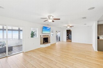 3420 Lake Harney Cir in Geneva, FL - Foto de edificio - Building Photo
