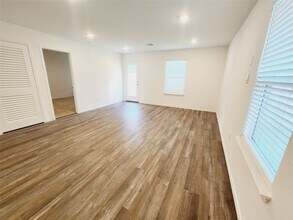 6043 Canyon Dawn Dr in Spring, TX - Foto de edificio - Building Photo