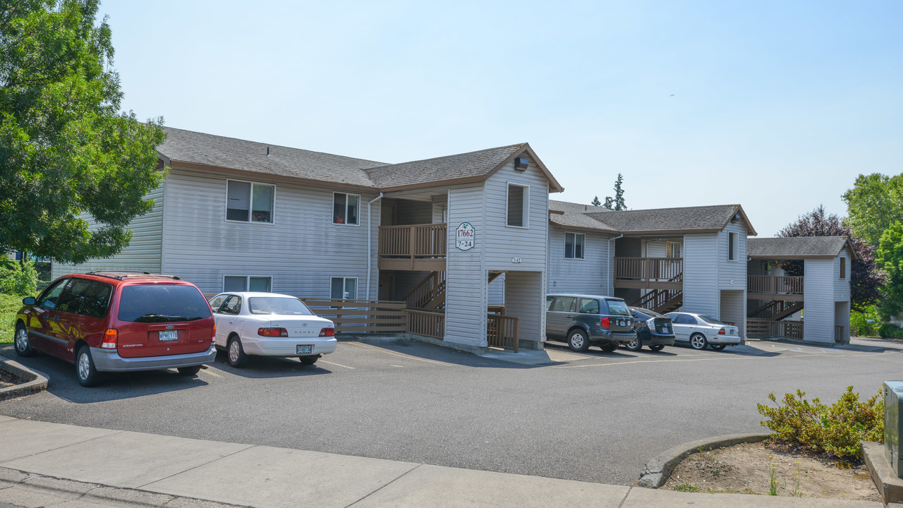 College Park Apartments in Portland, OR - Building Photo