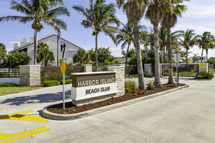 Harbor Island Beach Club in Melbourne Beach, FL - Foto de edificio - Building Photo