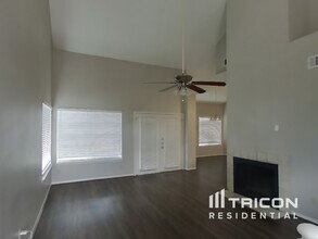 6629 Queensclub Dr in Houston, TX - Building Photo - Building Photo
