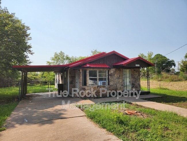 property at 404 S Carey