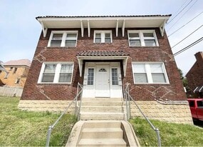 221 Sterrett St, Unit 3 in Pittsburgh, PA - Building Photo