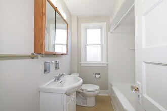 4 Oliver Av in Cambridge, ON - Building Photo - Building Photo