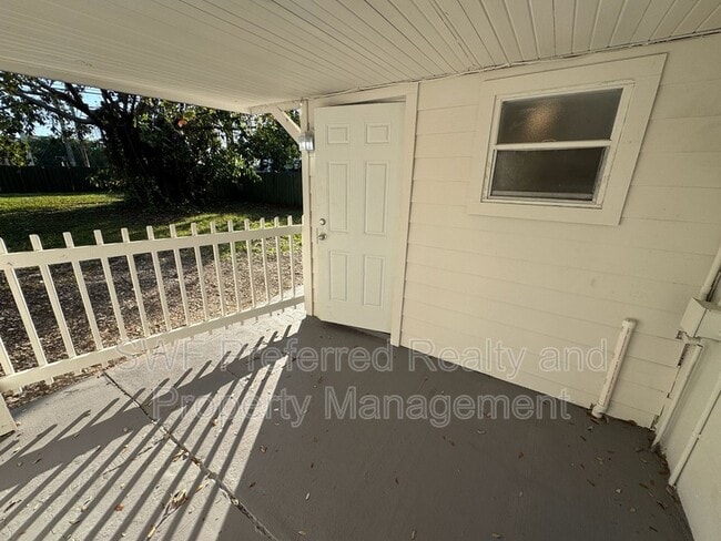 911 NW 62 Ave in Hollywood, FL - Building Photo - Building Photo