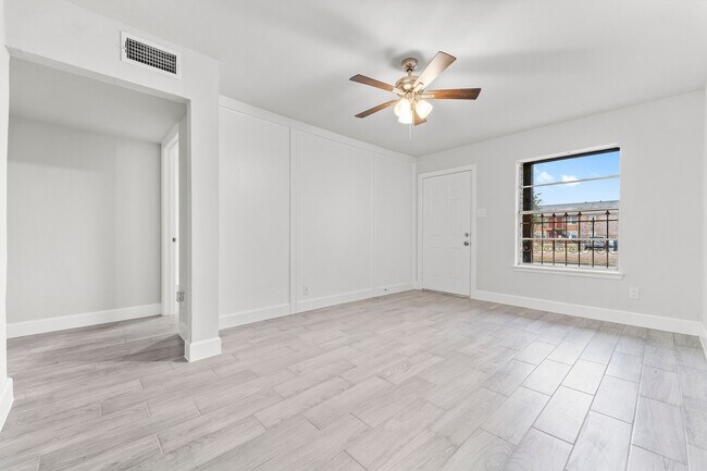 9026 Kempwood Dr in Houston, TX - Building Photo - Building Photo