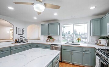 16669 Rainier View Dr SE in Yelm, WA - Building Photo - Building Photo