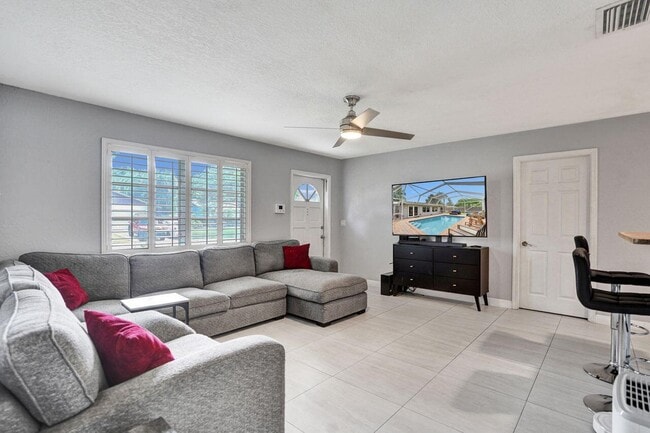 2359 Holly Ln in West Palm Beach, FL - Building Photo - Building Photo