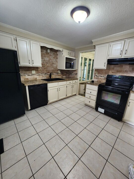 5911 Ridgeway Ave in Kansas City, MO - Building Photo
