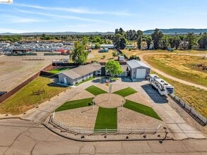 59 Old Stagecoach Rd in Brentwood, CA - Building Photo - Building Photo