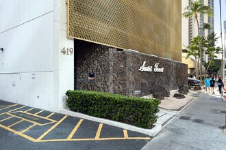 Sunset Towers in Honolulu, HI - Building Photo - Building Photo