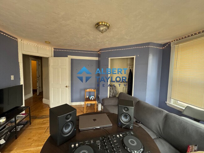 8 Eldora St, Unit 2 in Boston, MA - Building Photo - Building Photo