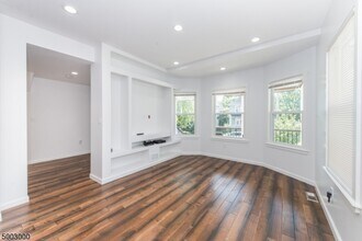 36 N Willow St in Montclair, NJ - Building Photo - Building Photo