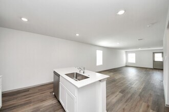 1018 Bluegill Ln in Alvin, TX - Building Photo - Building Photo