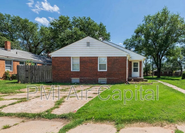 6125 E Boston St in Wichita, KS - Building Photo - Building Photo
