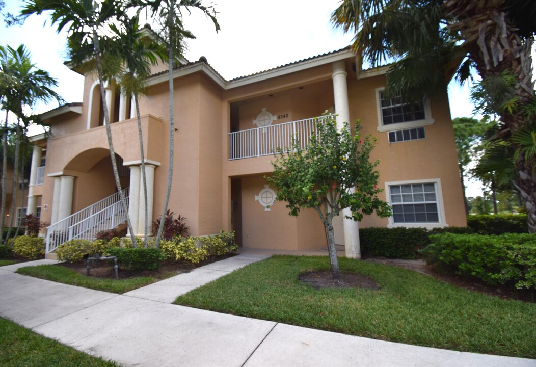 8332 Mulligan Cir in Port St. Lucie, FL - Building Photo