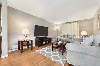 3943 Boulevard Dr in Pittsburgh, PA - Building Photo - Building Photo