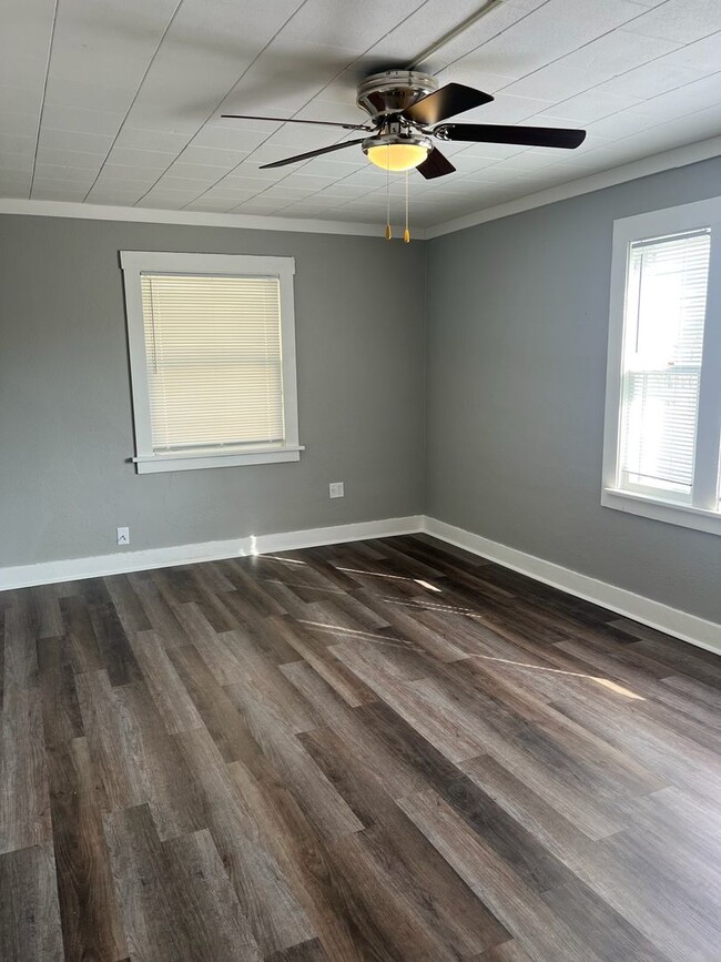 408 W Walnut St in Salina, KS - Building Photo - Building Photo