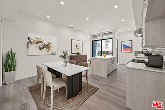 1202 N Orange Grove Ave in West Hollywood, CA - Building Photo - Building Photo