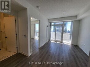 28-4528 Interchange Wy in Vaughan, ON - Building Photo - Building Photo
