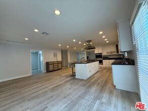 14018 Calvert St in Los Angeles, CA - Building Photo - Building Photo