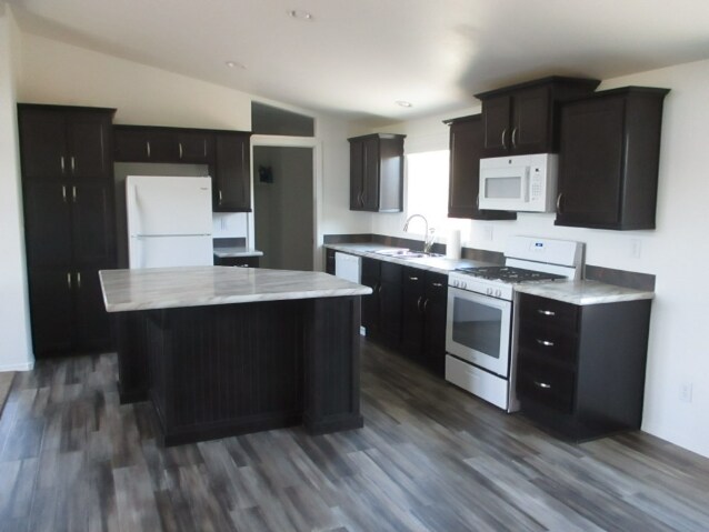 10 Acr 3027 in Vernon, AZ - Building Photo