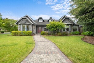 1025 5th St E in Sonoma, CA - Building Photo