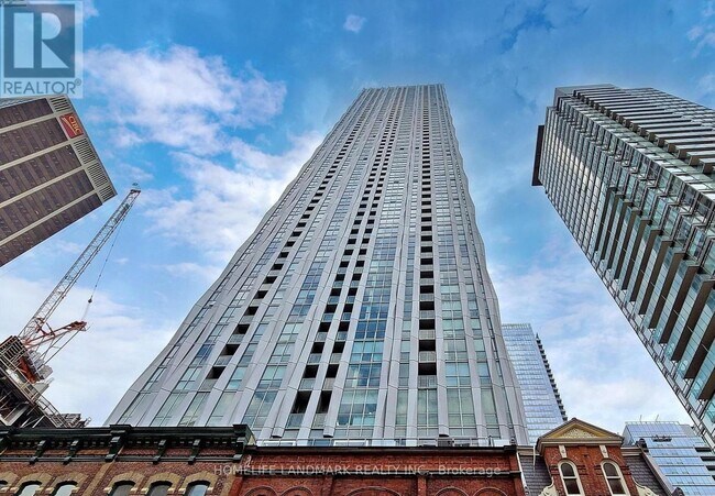 1-1901 Yorkville Ave in Toronto, ON - Building Photo - Building Photo