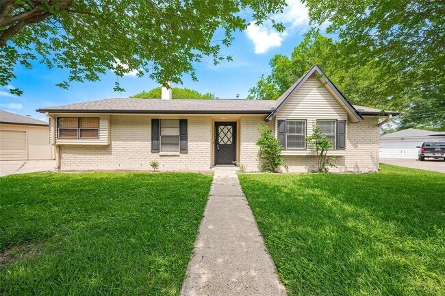 13506 Sherwood St in Sugar Land, TX - Building Photo - Building Photo